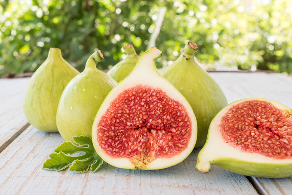 Explosión de sabores en agosto: 4 Frutas de temporada que disfrutar en España más allá del melón y la sandía